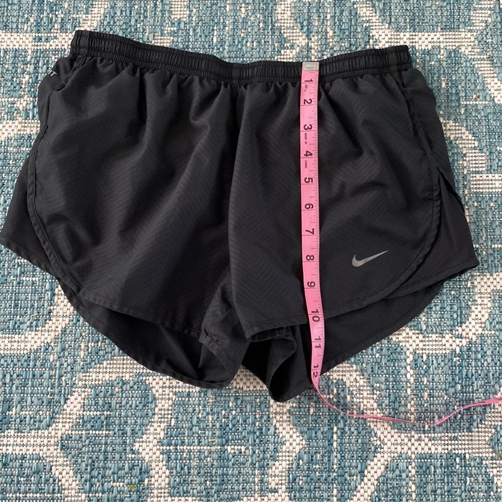 Nike size small woman’s athletic shorts - Picture 5 of 9